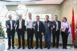 广州市与番禺区人力资源和社会保障局领导莅临乐鱼官方网站-乐鱼(中国)
集团调研指导